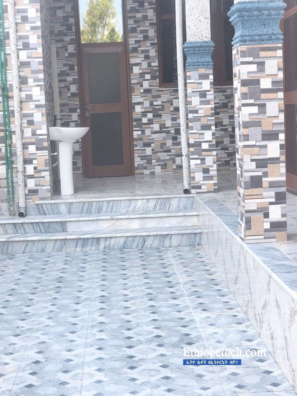 House for sale photo 3