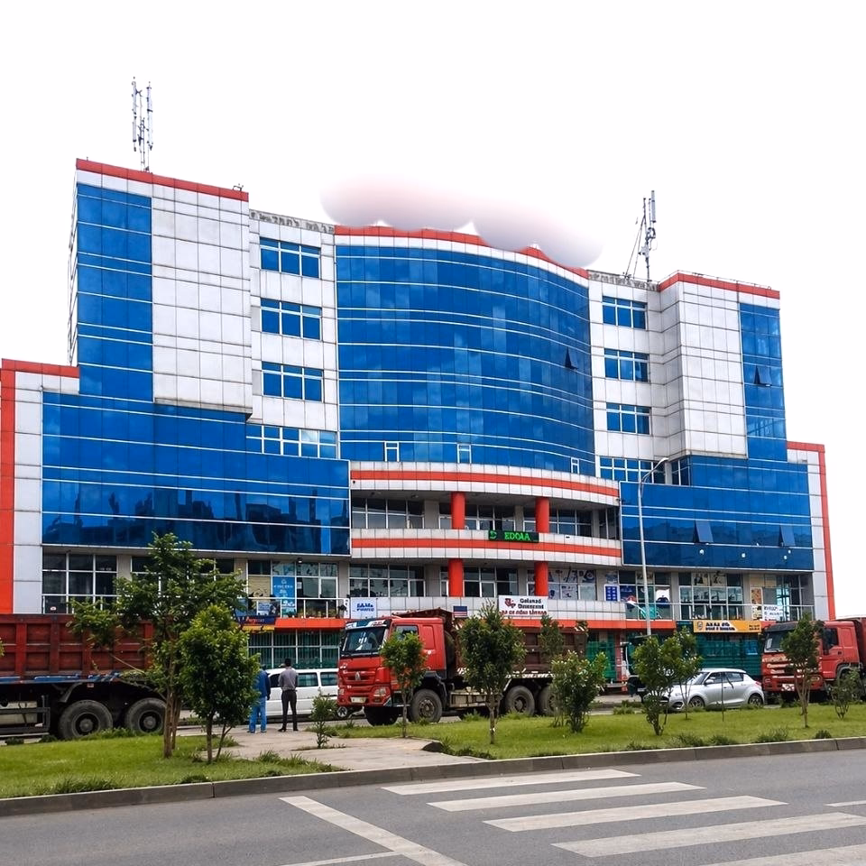 የሚሸጥ ህንፃ መሀል ከተማ photo 1